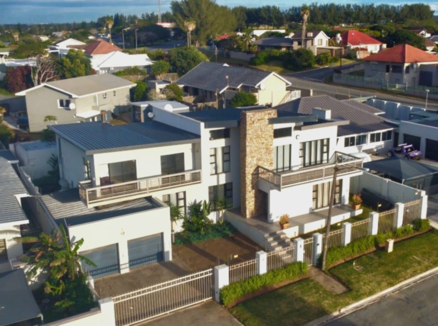 6 Bedroom Property for Sale in Gonubie Eastern Cape